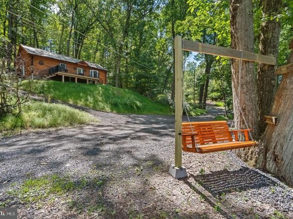 375 RUSTIC, SAYLORSBURG, PA 18353