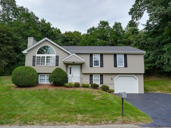 3 Greenside Ln, Worcester, MA 01609