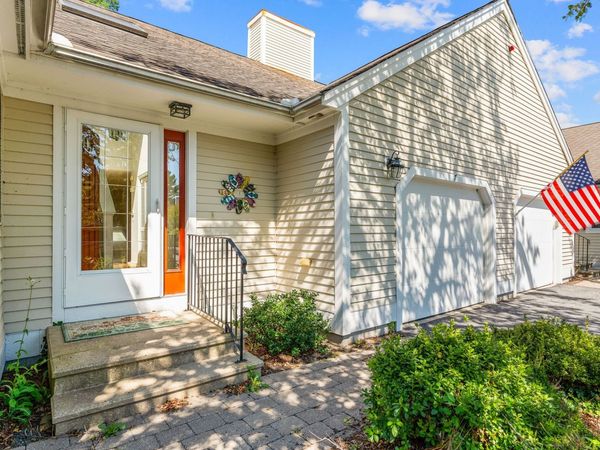 7 Par Three Ct, Mashpee, MA 02649