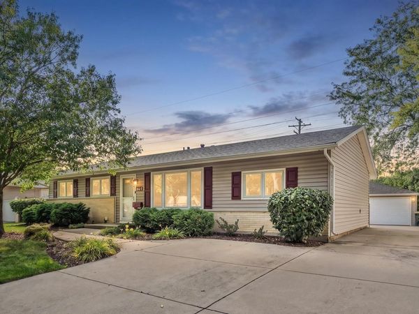 224 Redwood Avenue , Elk Grove Village, IL 60007