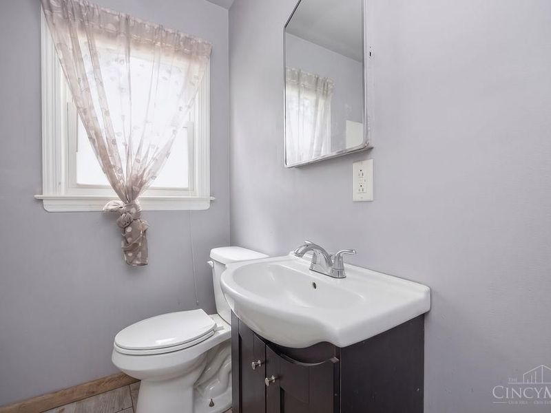 588 Valleyview Drive, Hamilton, OH 45013 Photo 7