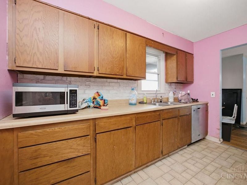 588 Valleyview Drive, Hamilton, OH 45013 Photo 8