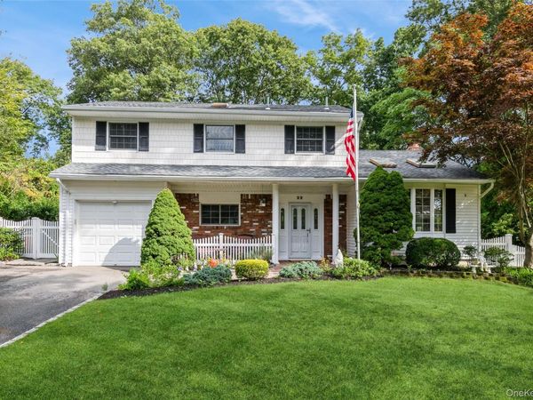 22 Sheryl Crescent, Smithtown, NY 11787