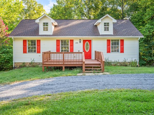 2898 White House RD, Moneta, VA 24121