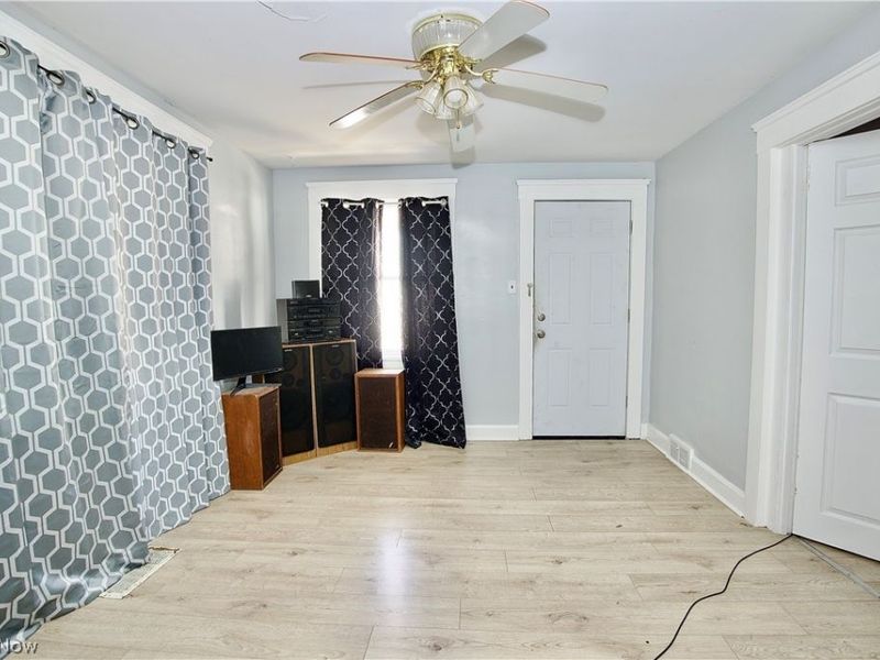 3219 Fulton Road, Cleveland, OH 44109 Photo 11