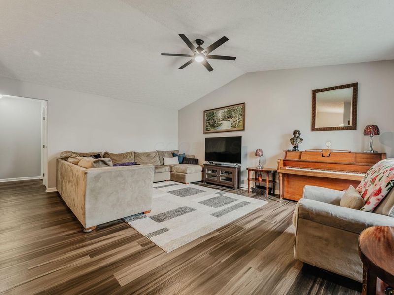 5745 Morningstar Drive, Galloway, OH 43119 Photo 5