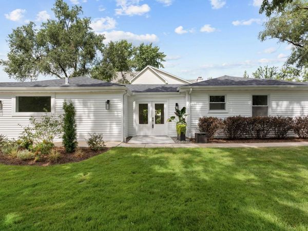 132 Mohawk Drive , Clarendon Hills, IL 60514
