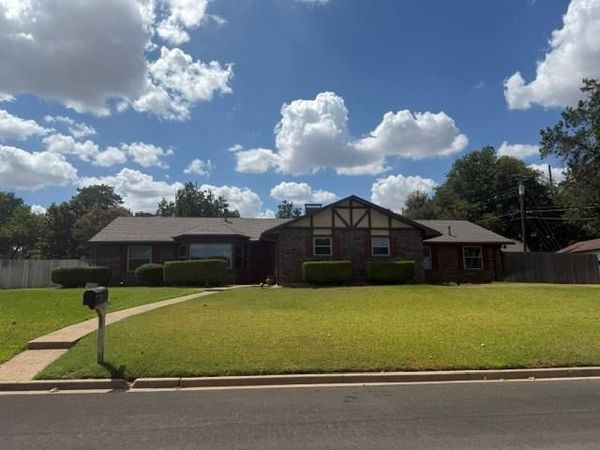 600 Mountain Lake Drive , Woodway, TX 76712