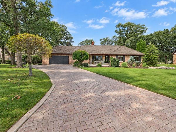 9894 W Oakridge Drive, St. John, IN 46373