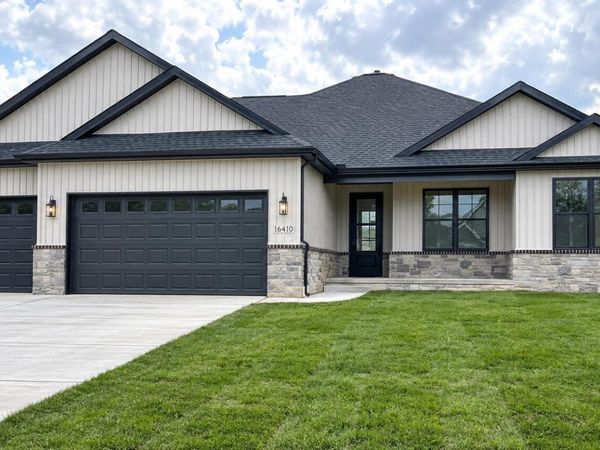 16410 Sleepy Hollow Drive, Fenton, MI 48430