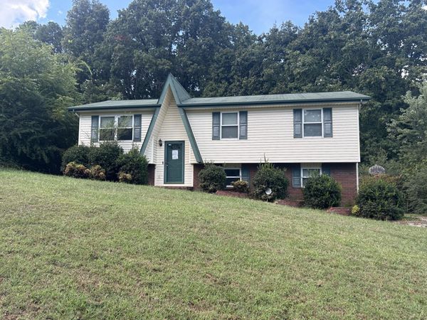 915 Crest Drive, Chickamauga, GA 30707