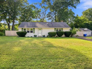 96 Shady Brook Lane, Springfield, MA 01108