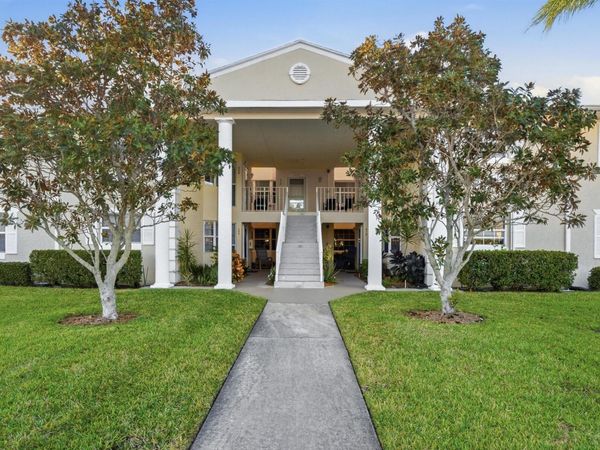 428 Grove Isle Circle, Unit 9, Vero Beach, FL 32962