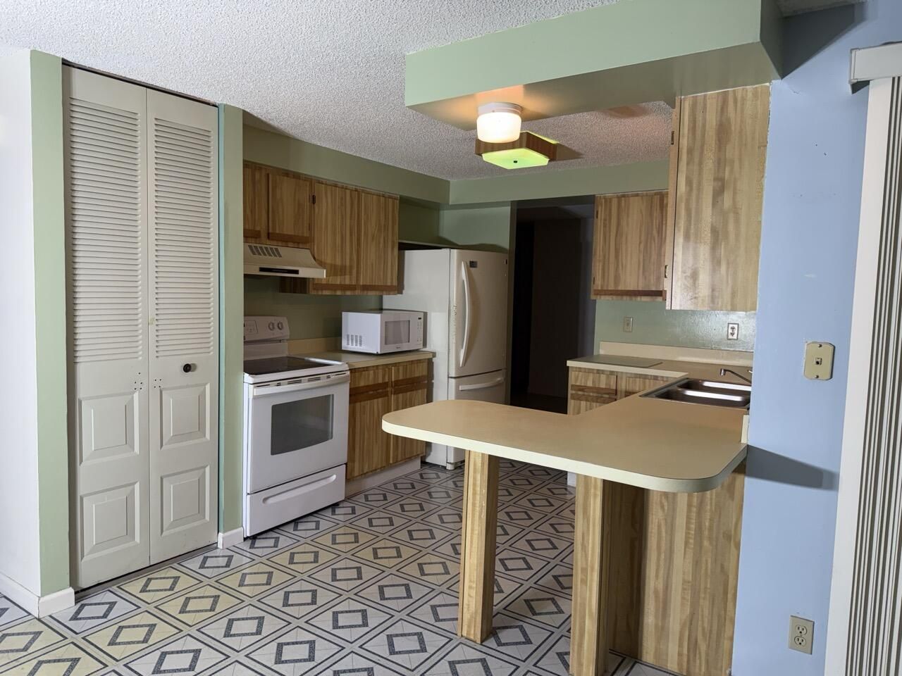 8461 Theresa Road, Boynton Beach, FL 33472 Photo