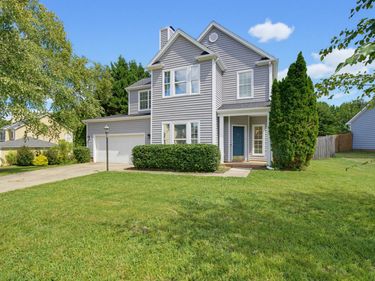 904 Starkland Way, Holly Springs, NC 27540