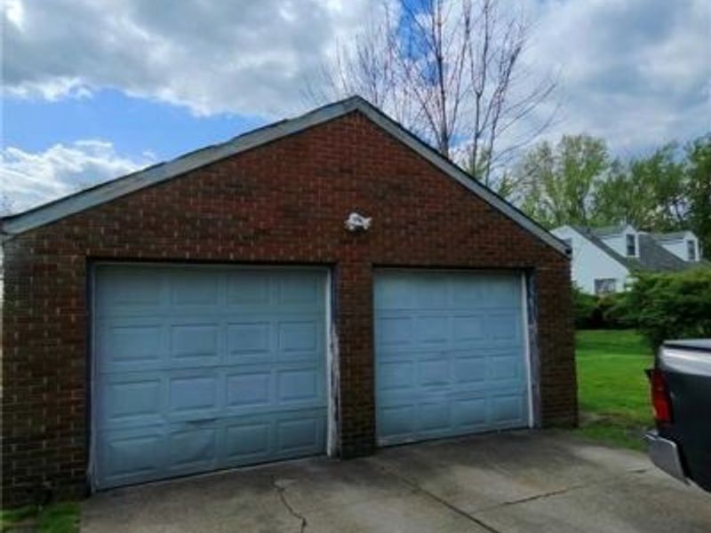 2156 Mcguffey Road, Youngstown, OH 44505 Photo 3