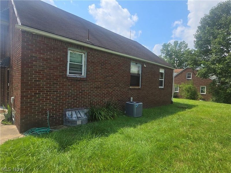 2156 Mcguffey Road, Youngstown, OH 44505 Photo 6