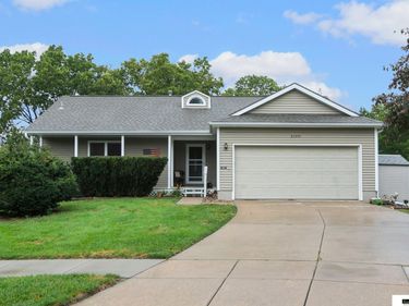 5100 Rosebriar Court, Lincoln, NE 68516