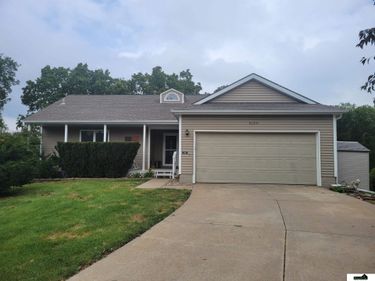 5100 Rosebriar Court, Lincoln, NE 68516