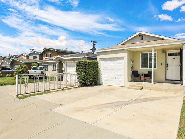 12253 211th Street, Lakewood, CA 90715