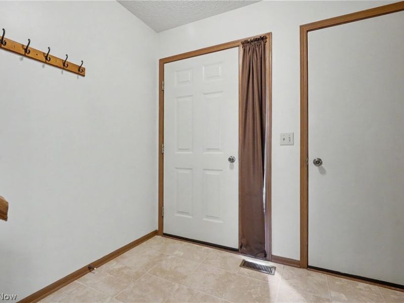 2466 Wrens Drive S, Stow, OH 44224 Photo 3