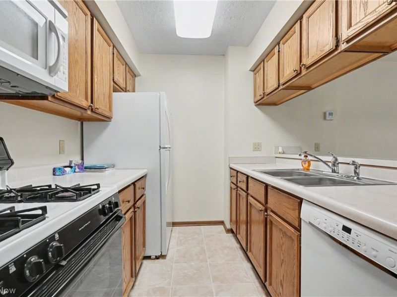 2466 Wrens Drive S, Stow, OH 44224 Photo 6