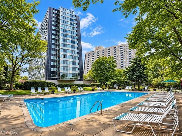 12520 Edgewater Drive, Unit 309, Lakewood, OH 44107