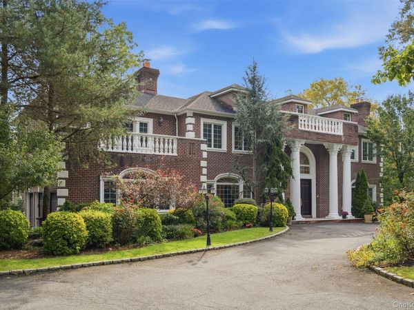 147 Bacon Road, Old Westbury, NY 11568