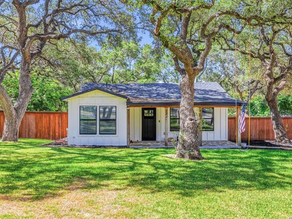 221 W HIGHLAND DR, Boerne, TX 78006