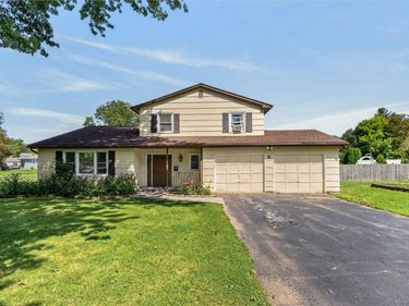 8 Mendota Circle , Rochester, NY 14626