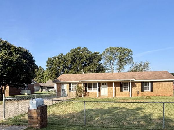 61 Sharon Avenue, Courtland, AL 35618