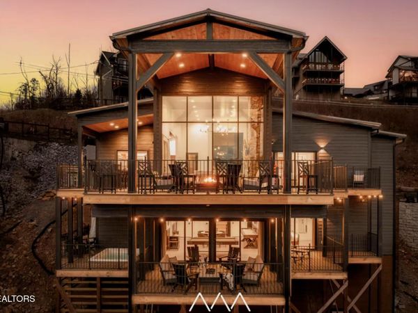 829 Wiley Oakley Drive, Gatlinburg, TN 37738