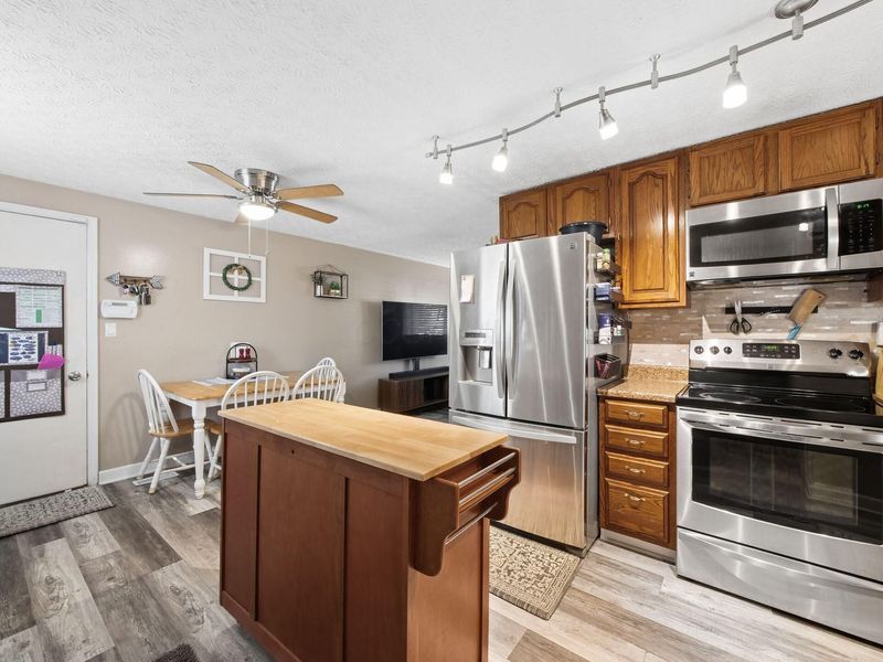 2342 Warfield Drive, Grove City, OH 43123 Photo 13