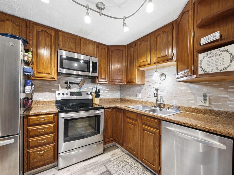 2342 Warfield Drive, Grove City, OH 43123 Photo 9