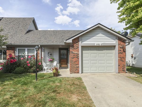 1222 N Paradise Way N, Unit D, Greenwood, IN 46143