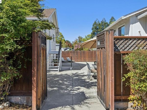3851 Vineyard Ave, Pleasanton, CA 94566