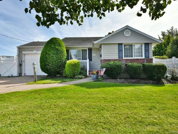 216 Linden Street , Massapequa Park, NY 11762
