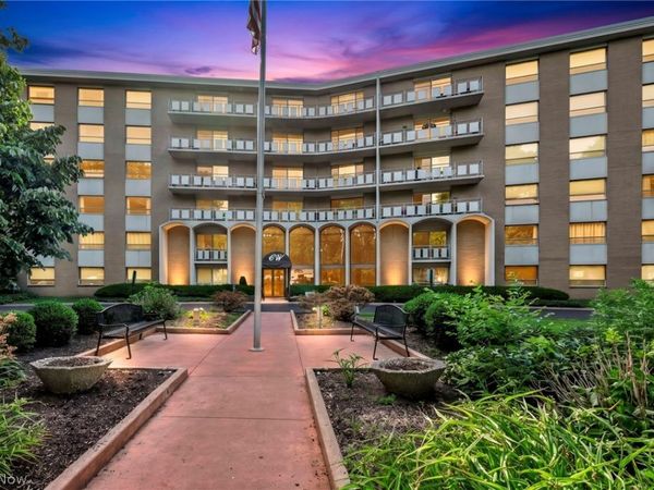 3400 wooster Road, Unit 502, Rocky River, OH 44116