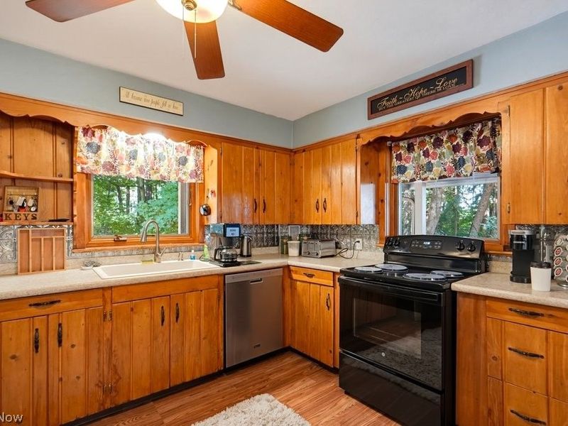 528 Pres Vannes Drive, Dalton, OH 44618 Photo 18