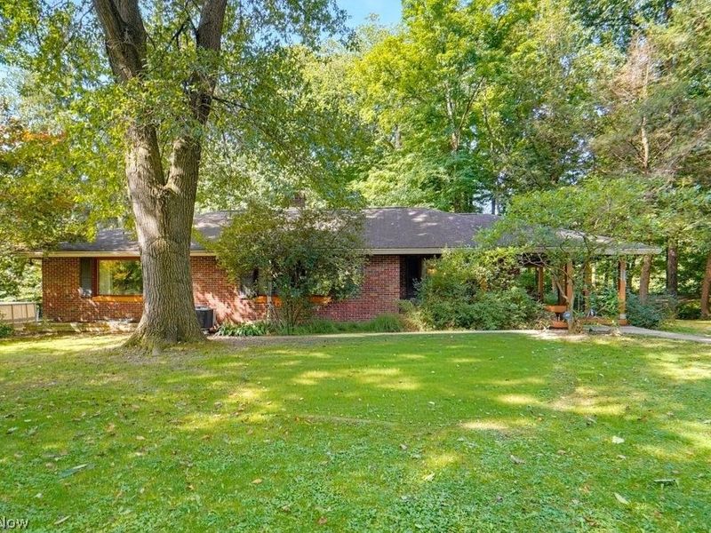 528 Pres Vannes Drive, Dalton, OH 44618 Photo 2