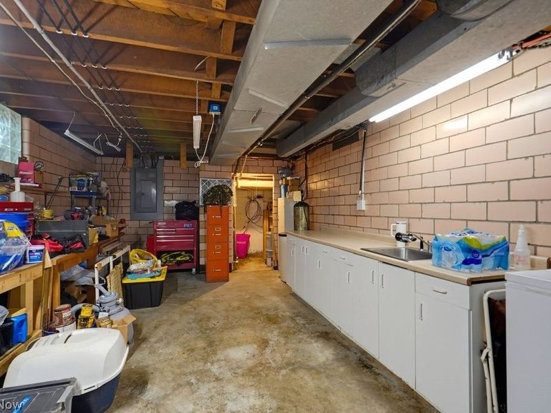 528 Pres Vannes Drive, Dalton, OH 44618 Photo 32