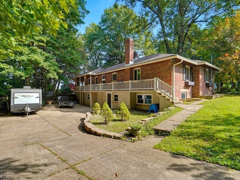 528 Pres Vannes Drive, Dalton, OH 44618 Photo 9