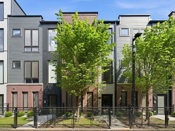 4230 W Belmont Avenue , Chicago, IL 60641