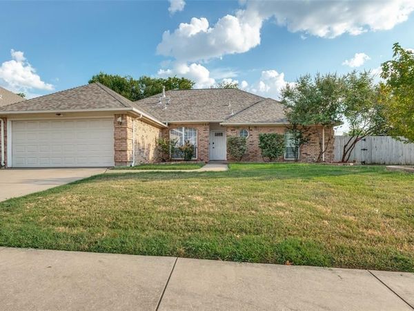 6700 Greenleaf Drive, North Richland Hills, TX 76182