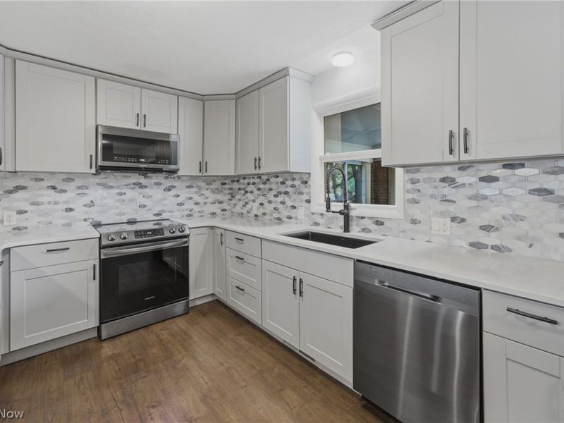 7474 Woodcrest Avenue NE, Canton, OH 44721 Photo 7