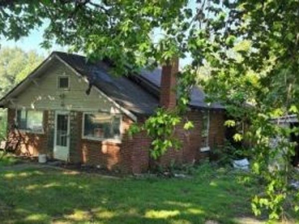 2203 Upchurch Street , Eldorado, IL 62930