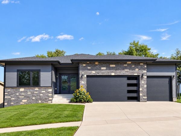 5640 Sunburst Drive , Pleasant Hill, IA 50327