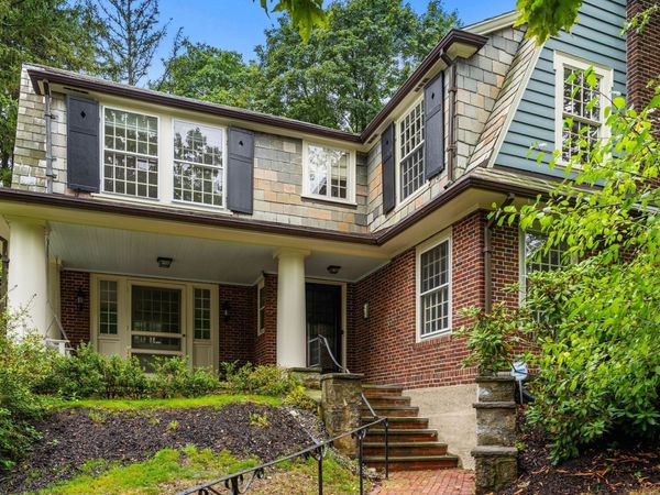 292 Pond St, Brookline, MA 02130