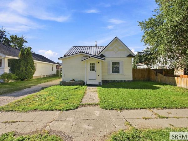 238 W 1st N, ST ANTHONY, ID 83445
