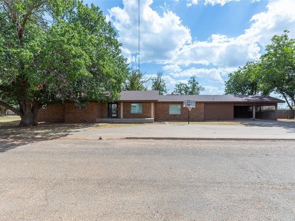 163 Williams Street , Jayton, TX 79528